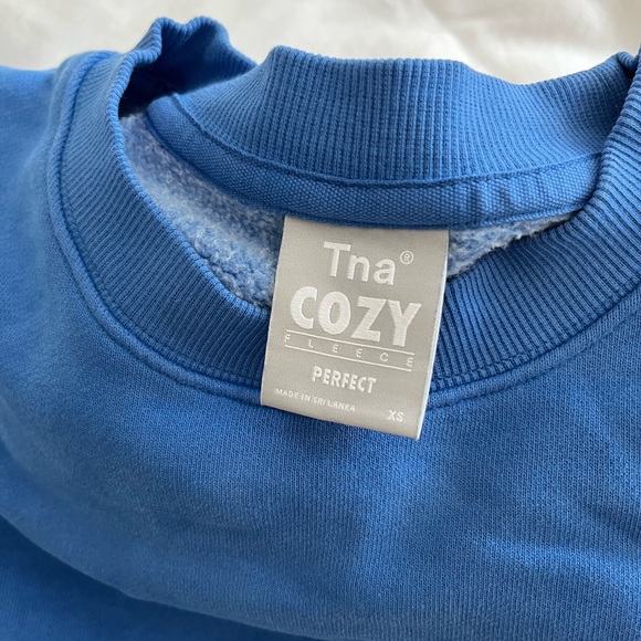 Brand: TNA, Size: Women’s XS, Colour: Blue Style: Crewneck (cropped) - Picture 2 of 4